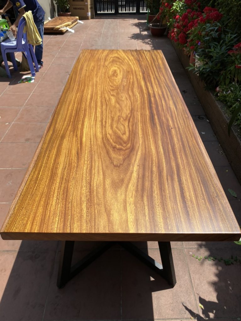 bàn ăn gỗ Lim Vàng sang trọng , phong phú
