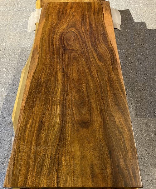 Bàn gỗ Lim Vàng nguyên khối dài 1m76 phù hợp làm bàn ăn, bàn làm việc, bàn cafe, bàn văn phòng