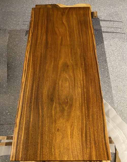Bàn gỗ Lim Vàng nguyên khối dài 1m58 phù hợp làm bàn ăn, bàn làm việc, bàn cafe, bàn văn phòng