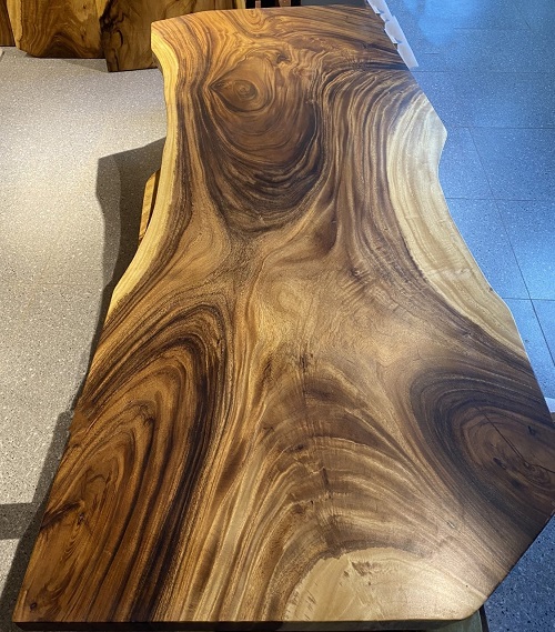 Bàn gỗ me tây nguyên khối dài 2m39 kiểu tự nhiên