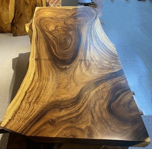 Bàn gỗ Me Tây nguyên khối dài 2m32 Dày 7cm kiểu tự nhiên