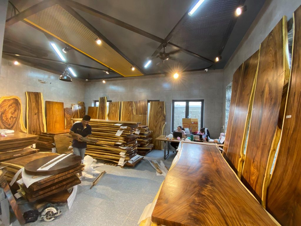 Nơi sản xuất bàn gỗ nguyên tấm có sẵn tại kho