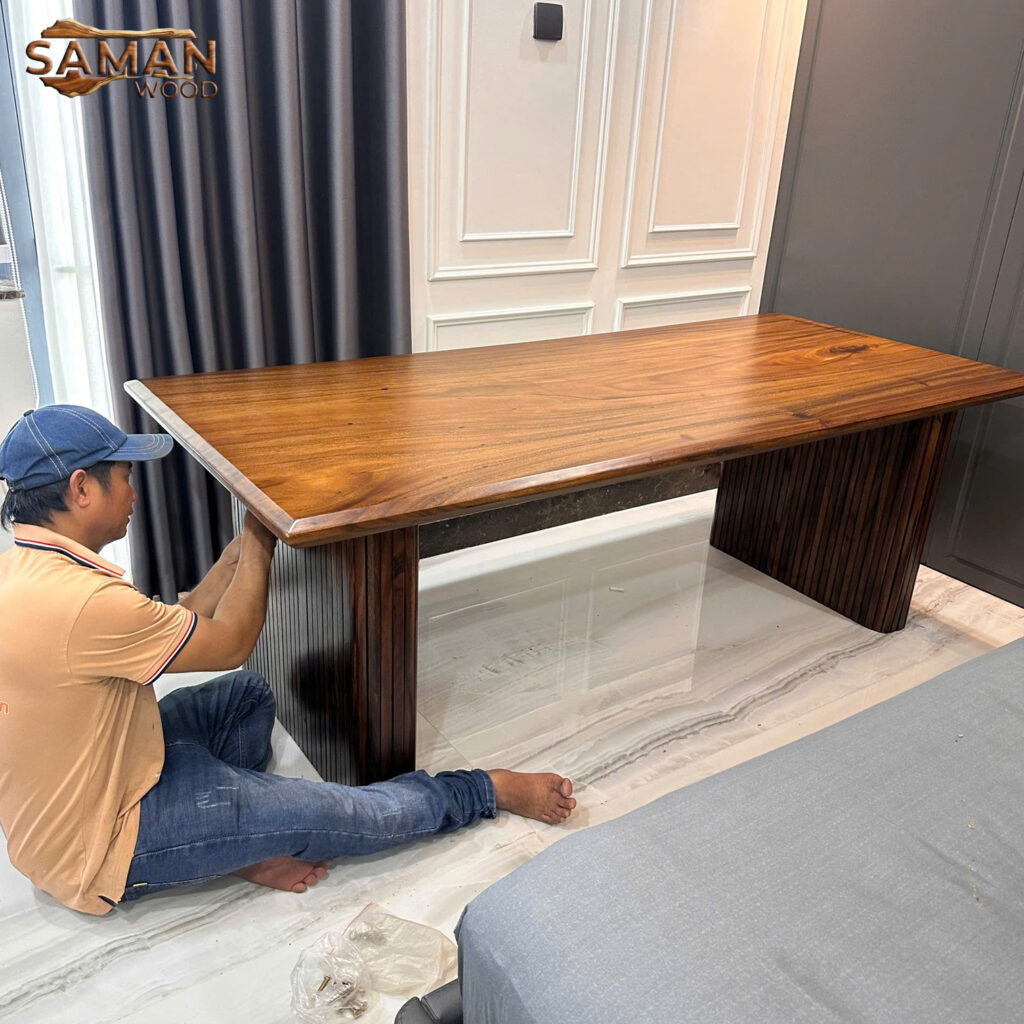 Bàn Gỗ Nguyên Tấm Vát Cạnh Chân Bo Sọc 2000x90x50mm