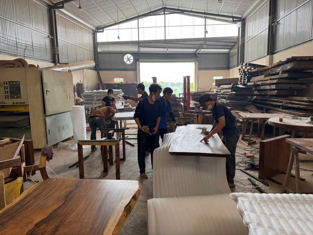 Saman Wood – Tinh Hoa Bàn Gỗ Nguyên Tấm Việt Chinh Phục Thị Trường Nhật Bản