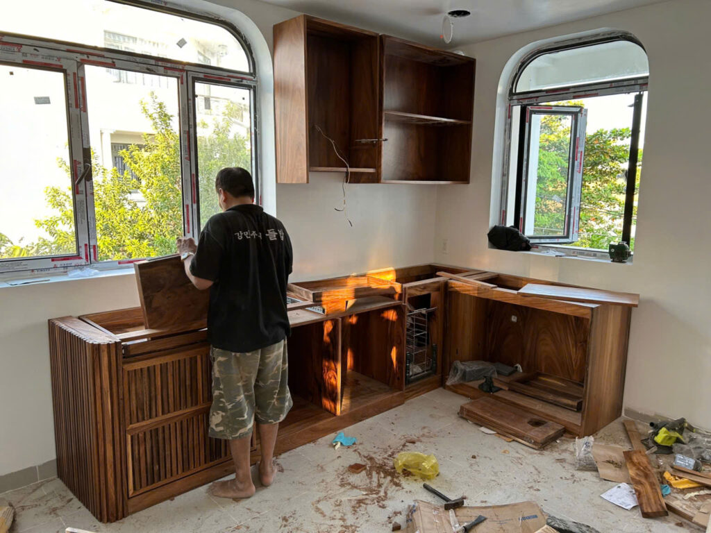 Trọn Bộ Tủ Bếp Gỗ Tự Nhiên Me Tây Hiện Đại